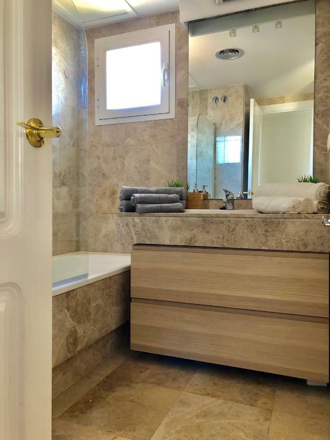 Ab Properties: Golden Mile Penthouse With Pool Near Puerto Banus Apartamento Marbella